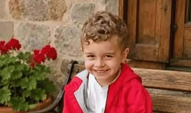 Tatilde havuza düşerek hayatını kaybeden 4 yaşındaki çocuk son yolculuğuna uğurlandı