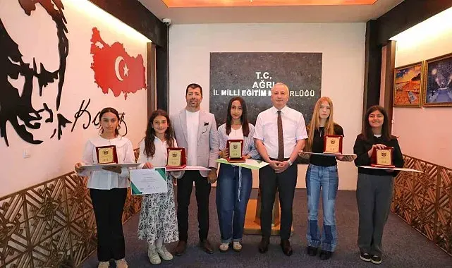 Ağrı'da "Sağlıklı Nesil Sağlıklı Gelecek" yarışmalarında dereceye giren öğrenciler ödüllendirildi