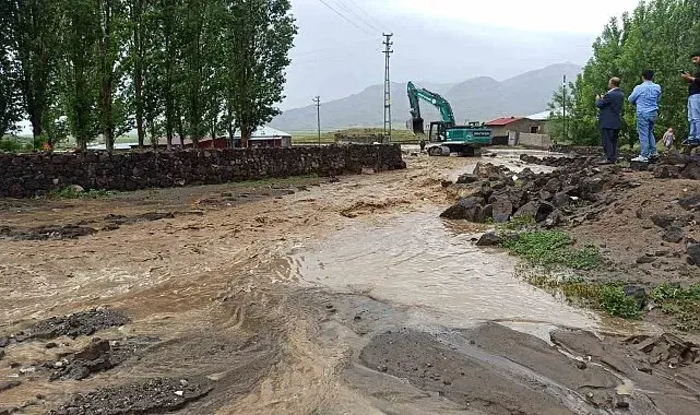 Ağrı'da sağanak sonrası taşkınlara müdahale edildi