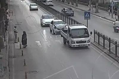 Amasya'da Yaya Geçidinde Kaza: Kamyonete Çarpan Otomobilde 1 Yaralı