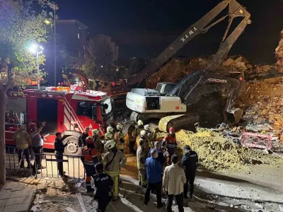 Küçükçekmece'de Kentsel Dönüşüm Kapsamındaki Bina Çöktü