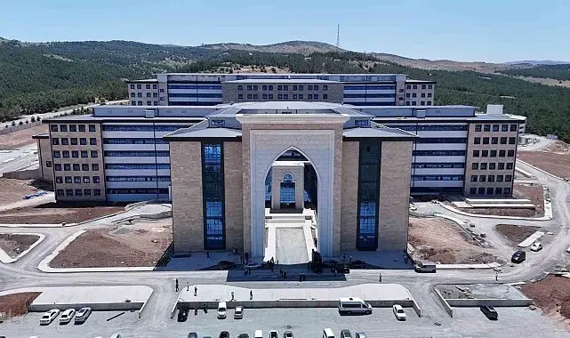 15 milyar liralık dev sağlık yatırımında sona gelindi: 1071 yataklı hastane yıl sonunda açılacak