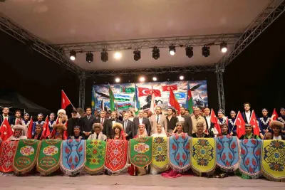 29. Uluslararası Hazar Şiir Akşamları Başladı: Gösteriler Ayakta Alkışlandı