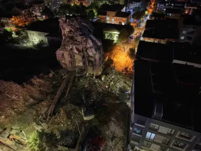 Küçükçekmece'de Yıkım Çalışmasında Çöken Binanın Enkazında Arama Sona Erdi