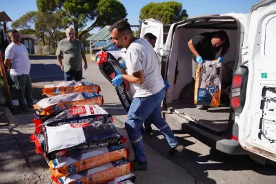 Ayvalık'ta Can Dostlar İçin Yaklaşık 1 Ton Mama Toplandı