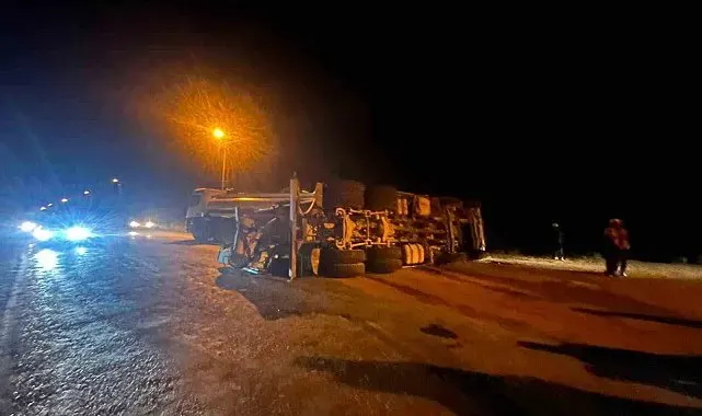 Devrilen beton mikserinin sürücüsü hafif yaralandı