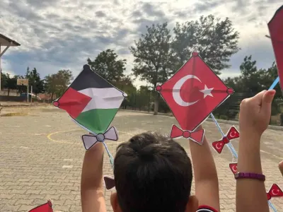 Balıkesir'in 20 İlçesinden Gazze İçin Gökyüzüne Barış ve Umut Mesajı Gönderildi