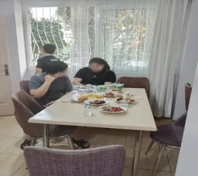 Adana'da Ailenin Dramına Komşu Eli: Çöp Ev Tadilat Edilerek Aileye Teslim Edildi