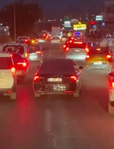 Diyarbakır'da İtfaiye Aracına Yol Vermeyen Sürücü Kamerada