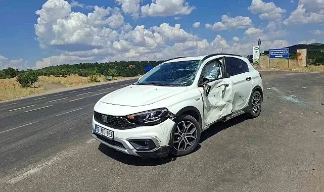 Tır ve otomobil çarpıştı: 2 yaralı