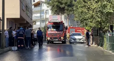Tuzla'da 2 Katlı Binanın Çatısında Korkutan Yangın