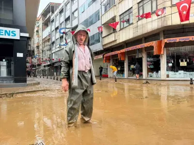 Rize'de Sel Suları Çekildi, Pazar İlçesinde İş Yerlerinde Temizlik Başladı