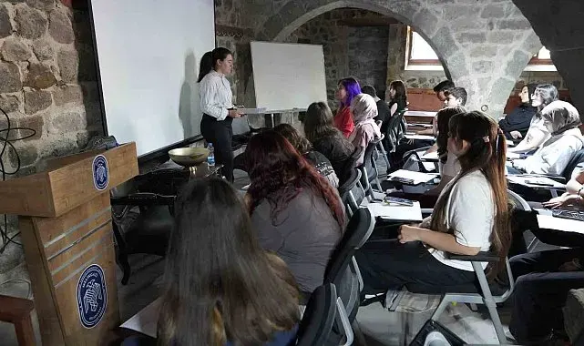 Melikgazi Belediyesi'nden gençlere ücretsiz ingilizce konuşma atölyesi