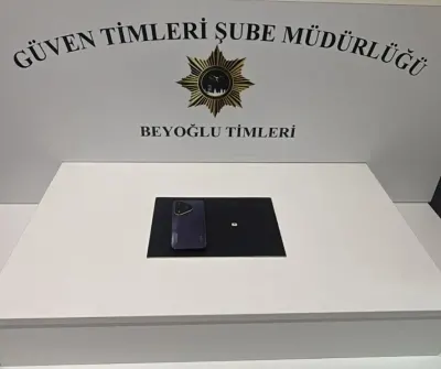 İstanbul Beyoğlu'nda Bankta Unutulan Telefonu Çalan Hırsız Yakalandı