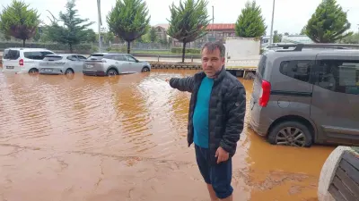 Rize İyidere'de Sel Felaketi: İki Gün Önce Aldığı Sıfır Aracı Sular Altında Kaldı