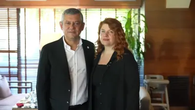 Özgür Özel, Bursa'da Geri Çevirdiği Börek İçin Canan Uzer İle Aynı Sofrada Buluştu