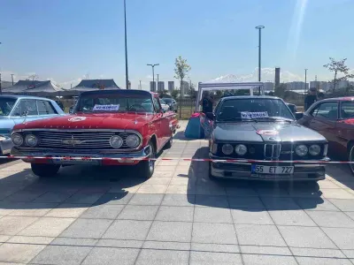 Sincan’da Klasik Otomobil Festivali Heyecanı: Nostalji Dolu Anlar