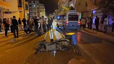 Keşan'da Motosiklet Kazası: Yayaya Çarpan Motosikletteki 2 Kişi Yaralandı