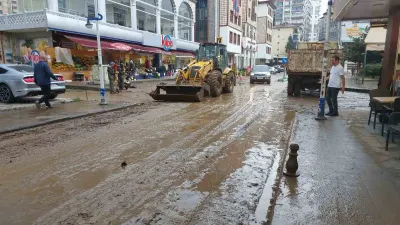 Rize'de Sel Suları Çekildi: Pazar ve İyidere'de Temizlik Çalışmaları Hız Kazandı