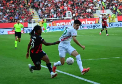 Çorum FK ile Corendon Alanyaspor Karşı Karşıyası: Maçta İlk 15 Dakika 0-0 Eşitlikle Geçildi