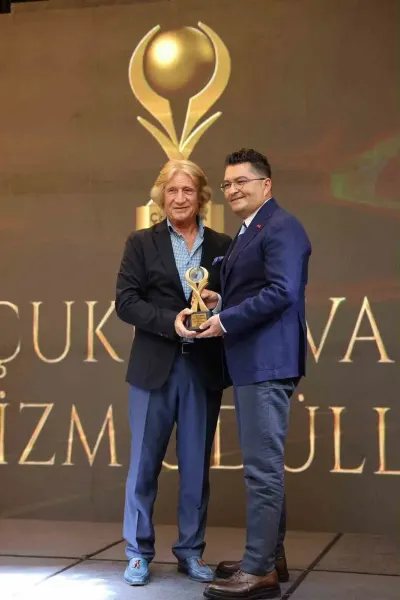 Adana İl Kültür ve Turizm Müdürü Emre Duru'ya 'Yılın Turizm Yöneticisi' Ödülü