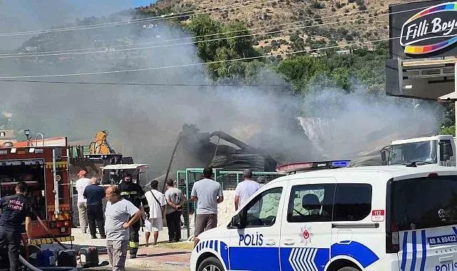 Bodrum'da yapı market alev alev yandı