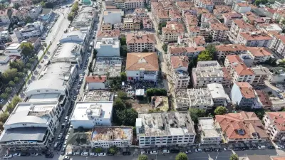 1999 Marmara Depremi’nden Kalan Hasarlı Binalara İlk Kepçe Vuruldu