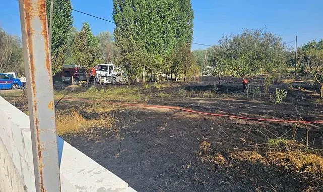 Evin bahçesinde çıkan yangın paniğe neden oldu
