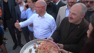 Mustafa Varank'tan Özgür Özel'e Börek Tepkisi: Siyasette Samimiyet Şart