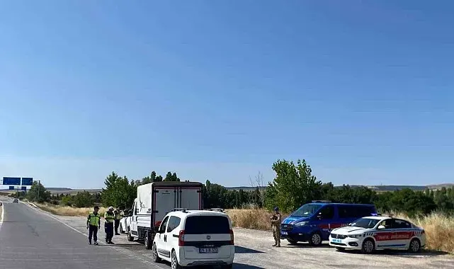 Jandarmadan geniş çaplı denetim: 4 bin 920 şahıs, 4 bin 682 araç kontrol edildi