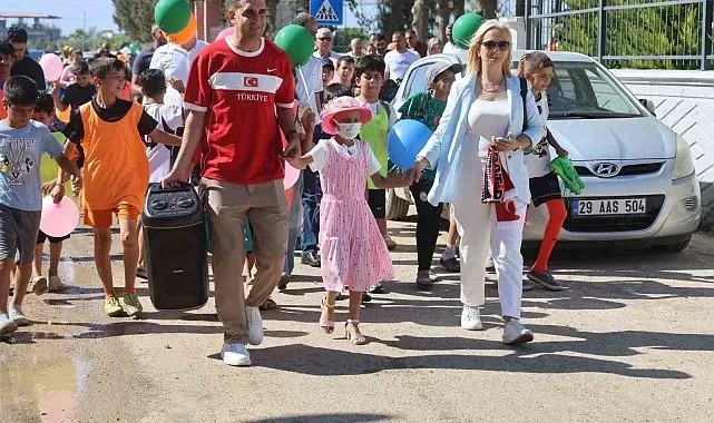 Kanser tedavisi gören Hülya'nın yeni saçları, Deniz'in fedakarlığıyla hayat buldu