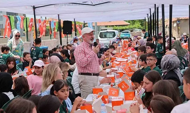 Başkan Çolakbayrakdar: "Kocaburger'ı yaz boyunca ERVA okullarında sürdüreceğiz"