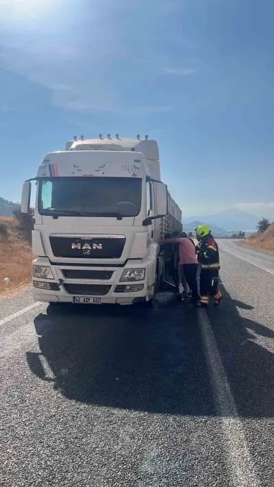 Sındırgı’da Seyir Halindeki Otomobil Alev Aldı: Yangın İtfaiye Ekiplerince Söndürüldü