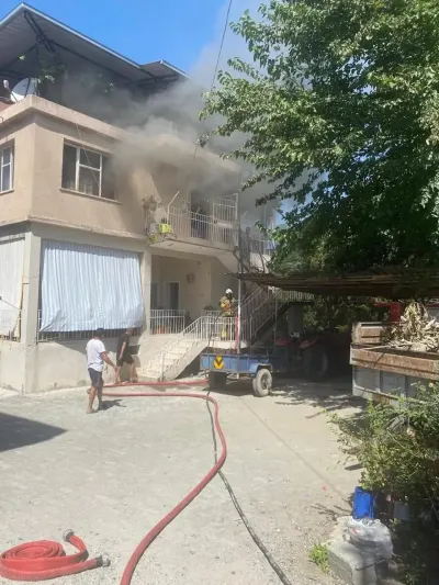 Hatay Erzin'de 2 Katlı Evde Çıkan Yangın Korkuttu