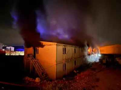 Hatay'da Konteyner Yangını: 5 Kişi Dumandan Etkilendi