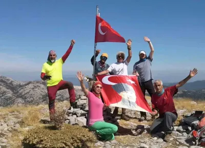 Muğlalı Dağcılardan Gaziler Günü'ne Özel Zirve Tırmanışı ve Bayrak Töreni