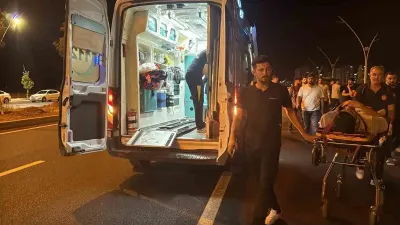 Diyarbakır'da Seyir Halindeki Kamyonetten Düşen Genç Yaralandı