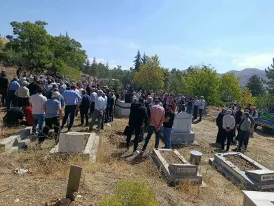 Malatya'da Kazada Hayatını Kaybeden Genç Sağlık Çalışanı Son Yolculuğuna Uğurlandı