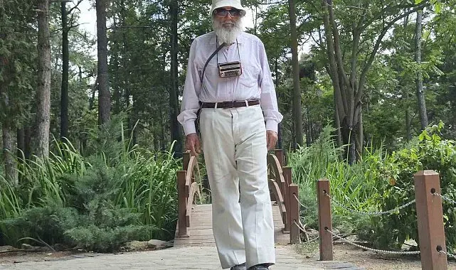 76 yaşındaki Sait dede teknolojiyi reddetti, yol arkadaşı sadece radyosu oldu