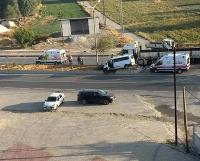Muş Hasköy'de Tır ile Panelvan Çarpıştı: 3 Yaralı