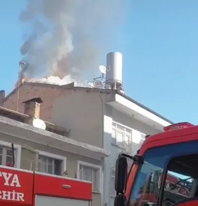 Malatya'da Korkutan Çatı Yangını: İtfaiye Ekipleri Hızla Müdahale Etti