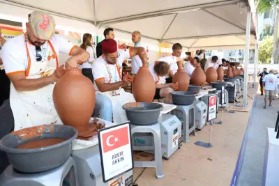 Uluslararası Menemen Çömlek Festivali'nde Hünerli Eller Yarıştı, Nil Karaibrahimgil Coşturdu