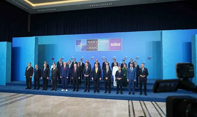 Çekya NATO'da iki liderle temsil edilen ilk ülke oldu