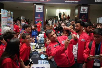 Bakan Kacır ve Selçuk Bayraktar TEKNOFEST Finalistlerini Ziyaret Etti
