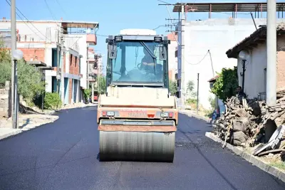 Ahmetli'de Ulaşım Konforu Artıyor: Yollar Sıcak Asfaltla Buluşuyor