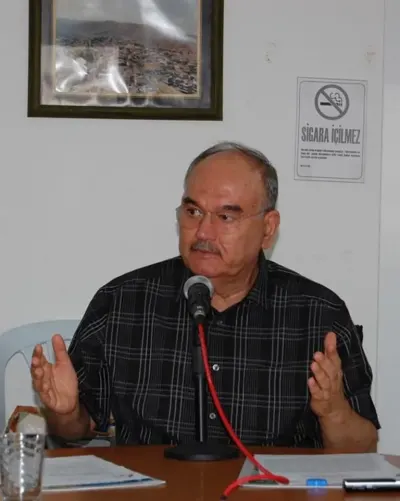 Eski İzmir Büyükşehir Belediye Başkanı Burhan Özfatura Kalp Durması Sonucu Yoğun Bakımda