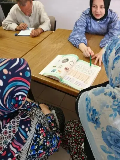 Bilecik'te Huzurevi Sakinleri Okuma-Yazma Kursuyla Yeniden Öğrenci Oldu