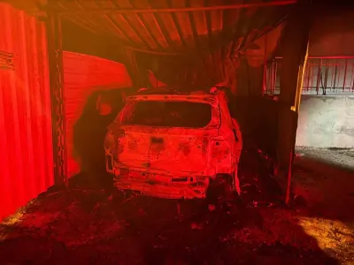 Antalya'da Şoke Eden Kundaklama: Çöp Poşeti Giydiği Şüpheli Otomobili Ateşe Verdi