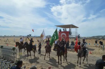Ayvalık'ta Kurtuluş Coşkusu: Rahvan At Yarışlarında 100 At Piste Çıktı