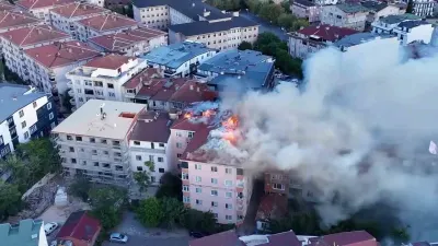 Kocaeli'de Binanın Çatısında Korkutan Yangın: Alevler Dronla Havadan Görüntülendi